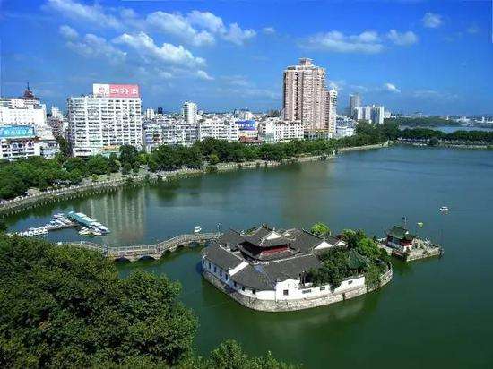 九江經(jīng)開區(qū)聚焦高端裝備制造、新材料新能源結(jié)碩果